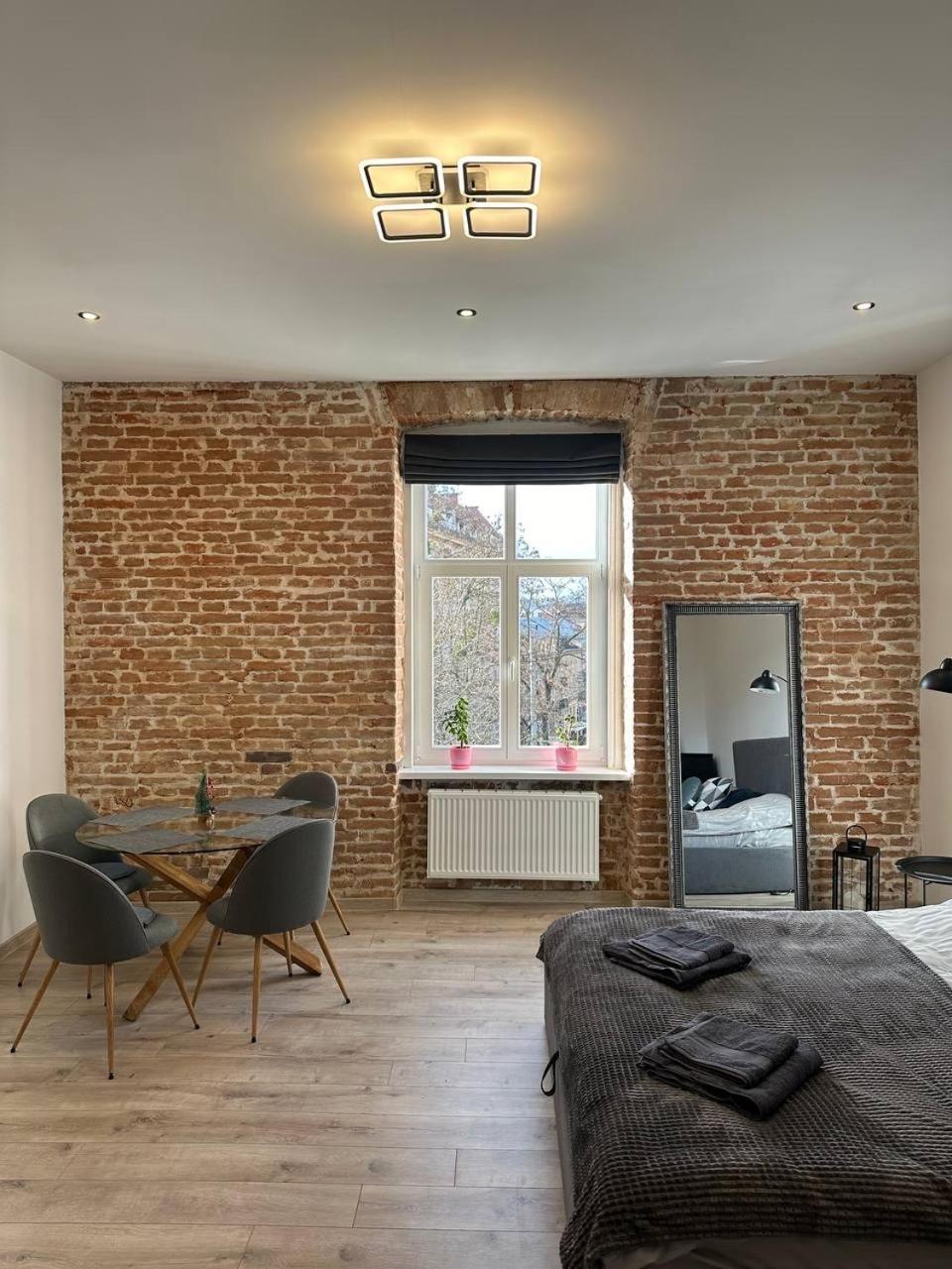 Apartment Vip Virmenska Street Львів Екстер'єр фото